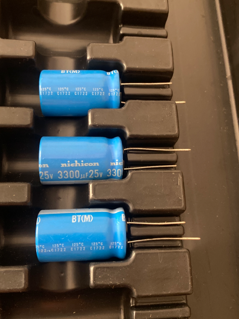 尼吉康nichicon电容 25v3300uf bt系列 125度 耐高温电容器 18*31