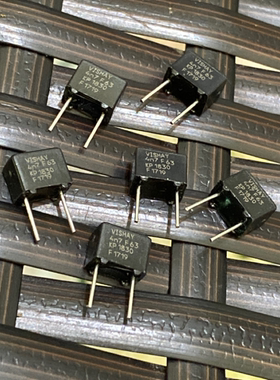 KP1830247061G VISHAY-ERO 1%电容器1830 4700pF/63V 4.7nF 472F