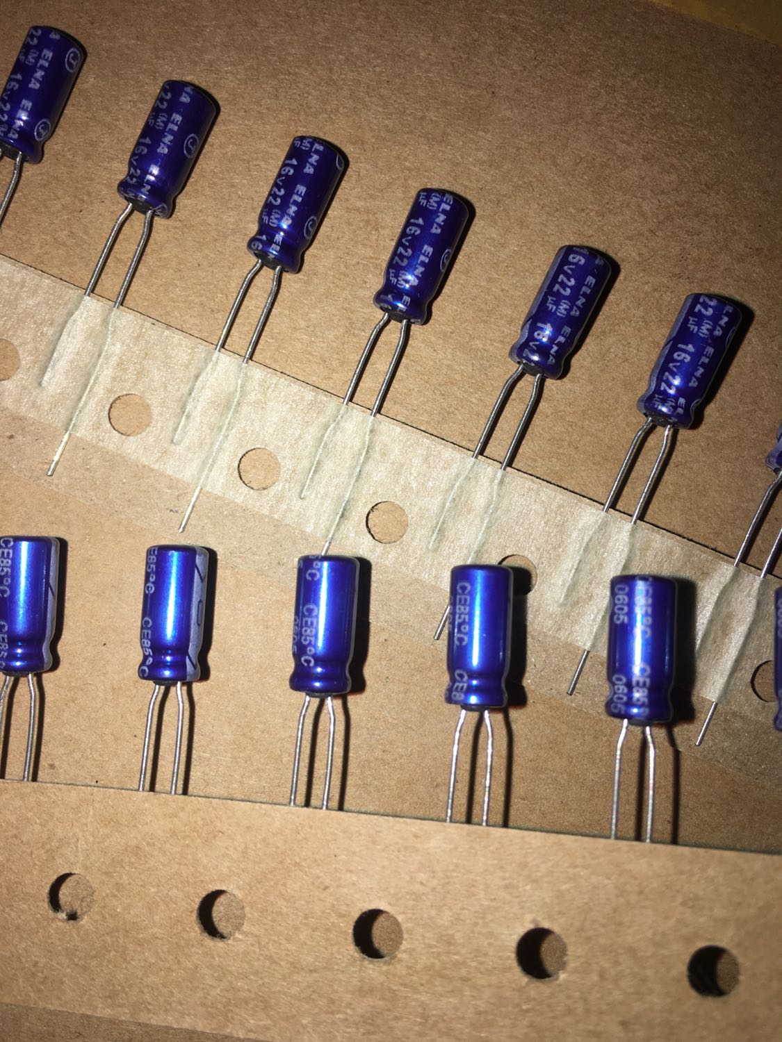 10只=2元 ELNA依娜 RE3 16V22UF 蓝袍 发烧音频电解电容器22UF16V