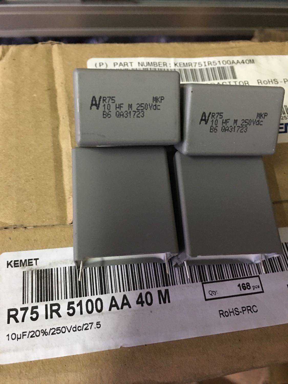 意大利 AV R75 MKP 无极铜脚薄膜电容器 250V 10uf 106 20% P28