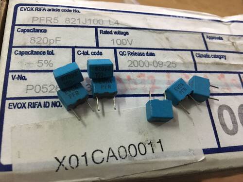 EVOX PFR 820pF/100V 5% MKP薄膜电容器(0.82nF 821，原盒) P=5MM