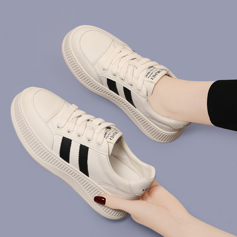 休闲板鞋女2025新款春秋季百搭平底软底轻便运动鞋爆款真皮小白鞋