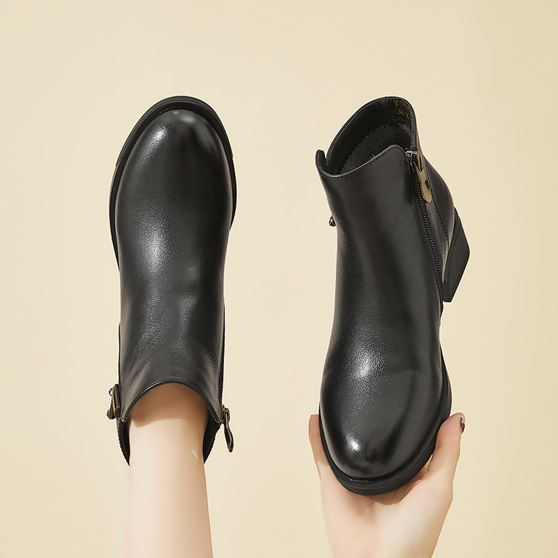 黑色真皮短靴女款2025新款冬季加绒百搭舒适软底马丁靴侧拉链踝靴