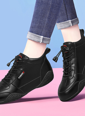 黑色运动鞋女款2025新款春秋季小黑鞋轻便软底冬季加绒休闲旅游鞋