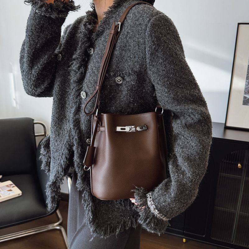 新品感复古简约凯莉水桶包女包新款新品大容量潮流百搭斜挎包,箱包皮具/热销女包/男包,通用款女包,淘宝优惠券,粉丝福利购,淘宝优惠卷