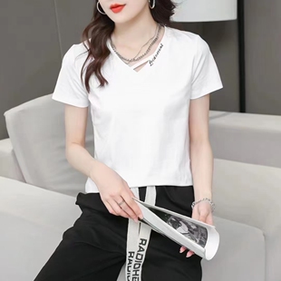 卡玛娅短袖T恤女2025夏新款休闲大码百搭纯棉字母绣花V领上衣7010