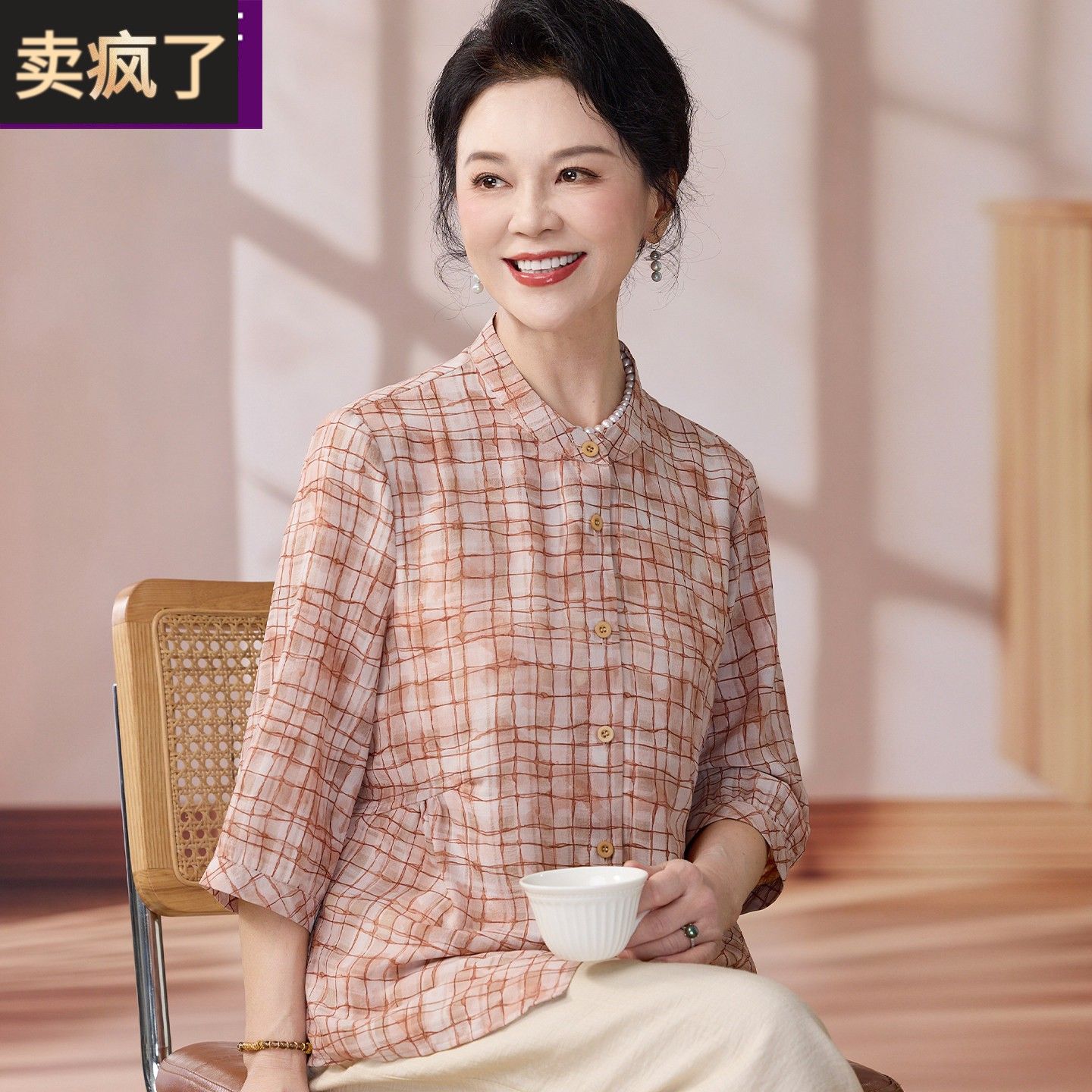 妈妈夏装洋派格子衬衫减龄中老年女装夏季休闲上衣透气七分袖衣服