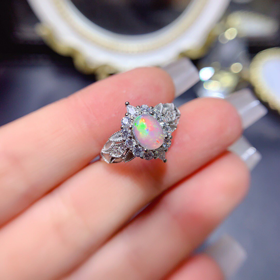 天然炫彩欧泊戒指  925银镀18K金镶嵌 石5*7mm 特惠