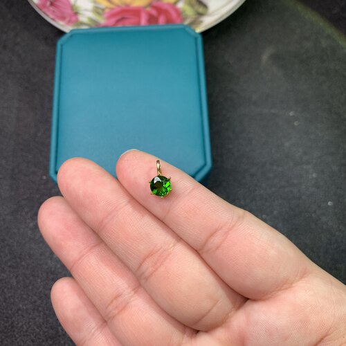 特惠925银镀黄金天然透辉石吊坠六爪吊坠6*6Mm一克拉吊坠