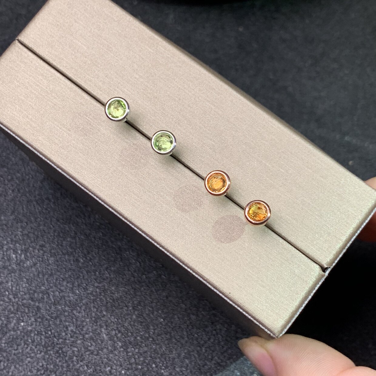 925银天然橄榄石耳钉 黄水晶耳钉 防过敏 小巧精致糖塔耳钉圆4Mm