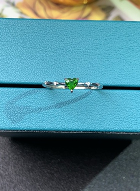 小巧天然透辉石戒指 石心4*4mm925银镀白金 爱心戒指透辉石女戒