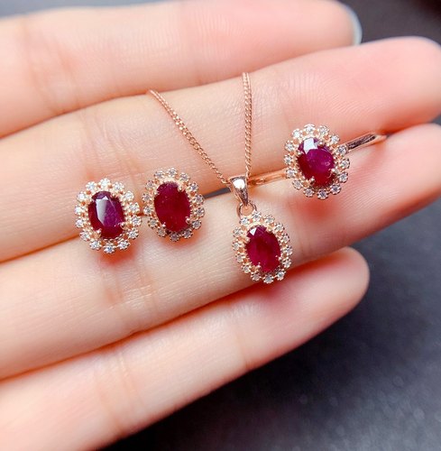 精品天然红宝石套装 主石4*6mm925银天然红宝石戒指 耳钉 吊坠