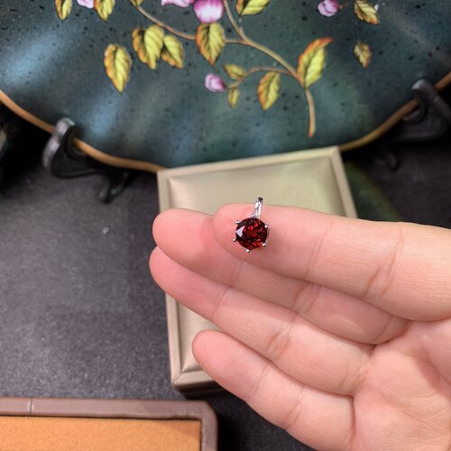 爆款天然莫桑比克石榴石吊坠 7*7mm特惠 精工925银镀金六爪吊坠