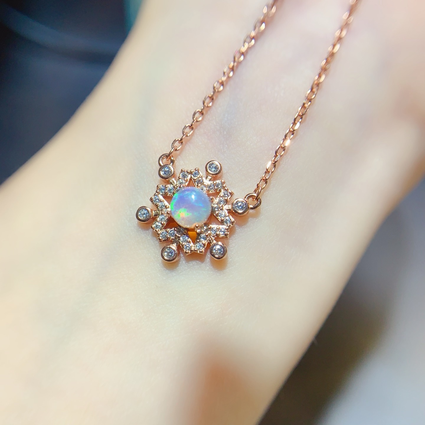 新款天然欧泊锁骨链925银镀金镶嵌时尚吊坠主石5*5MM雪花吊坠