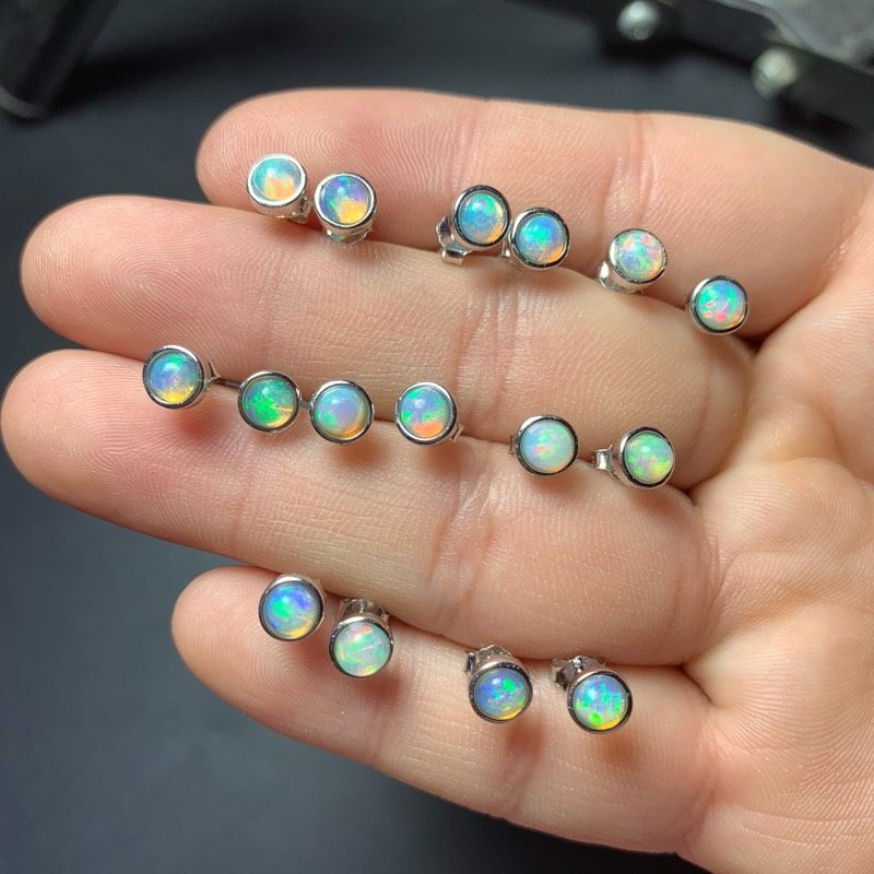 925银天然欧泊耳钉 包镶圆4mm小巧可爱opals欧珀石耳钉防过敏