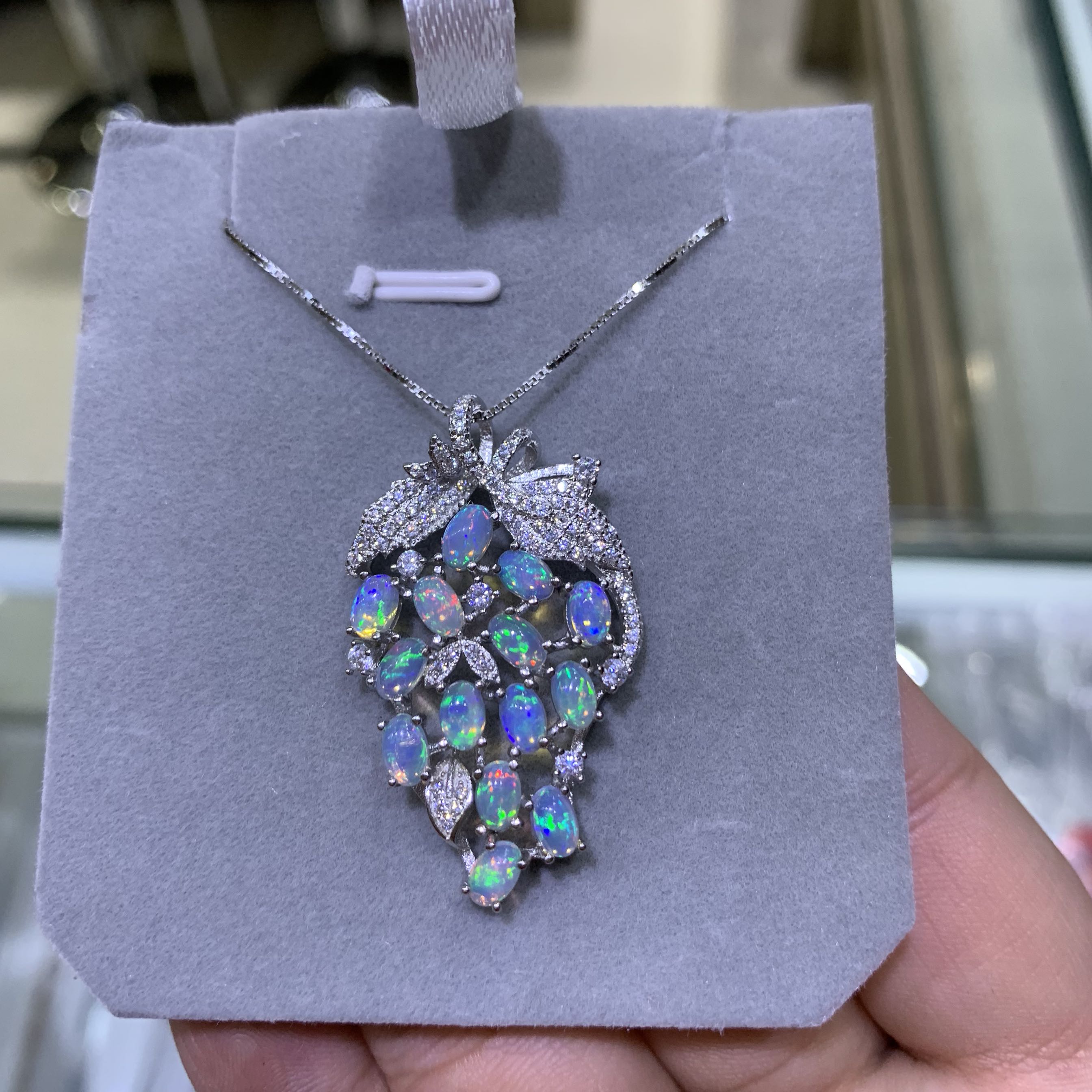 特惠925银镀白金天然欧泊蛋白石吊坠 火彩闪耀 裸石3*5Mm硕果累累