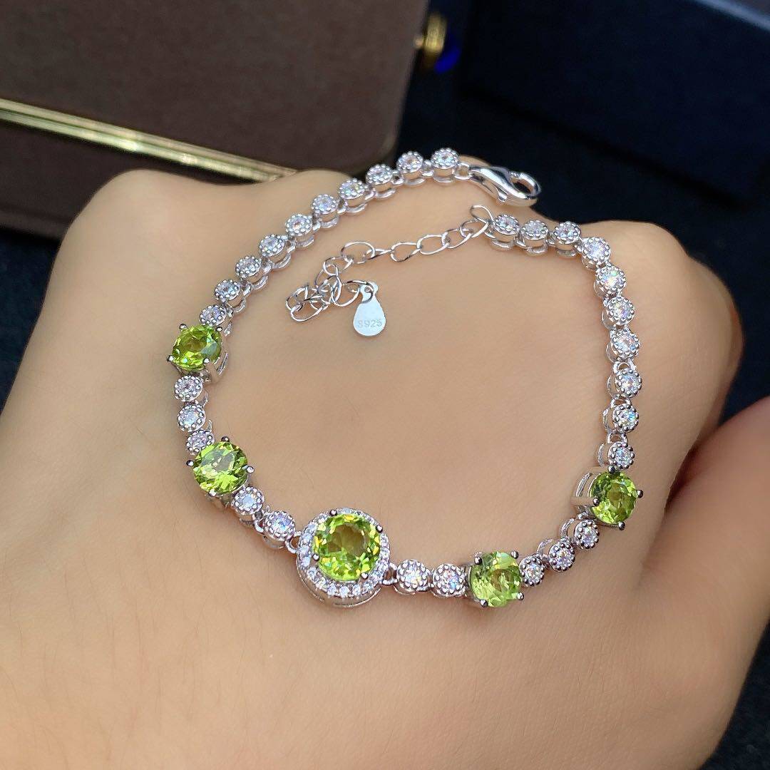 特惠天然橄榄石手链 精工镶嵌 火彩爆闪5*5 6*6mm925银镀金