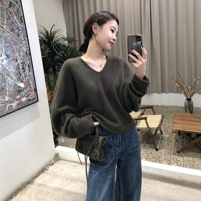 2025秋冬新款V领绵羊毛套头宽松显瘦洋气百搭针织衫鸡心领打底女
