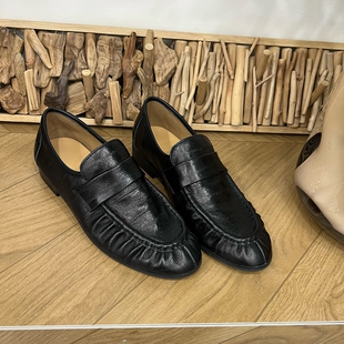 2026春新款复古时尚手工褶皱乐福鞋英伦风真皮鞋女鳗鱼皮平底单鞋