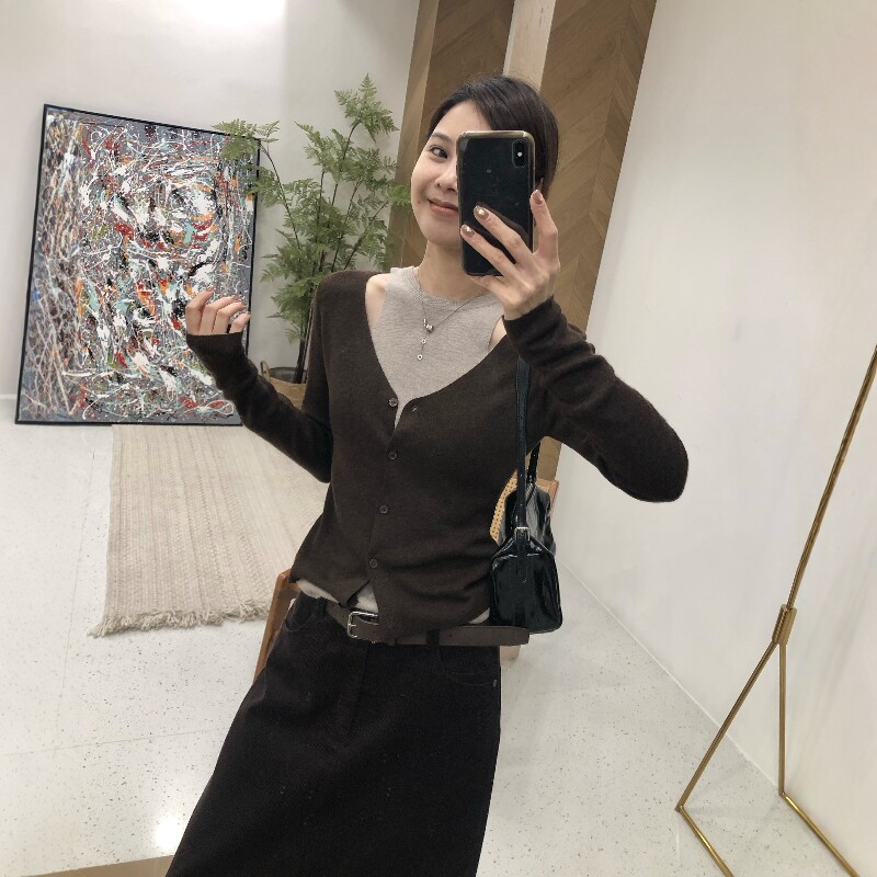 2026假两件v领毛针织衫女秋季修身显瘦慵懒韩系单穿打底长袖上衣