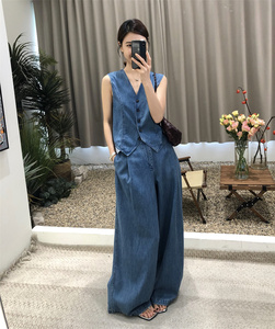 法式复古蓝色牛仔两件套装女2024夏新款无袖马甲背心阔腿拖地长裤