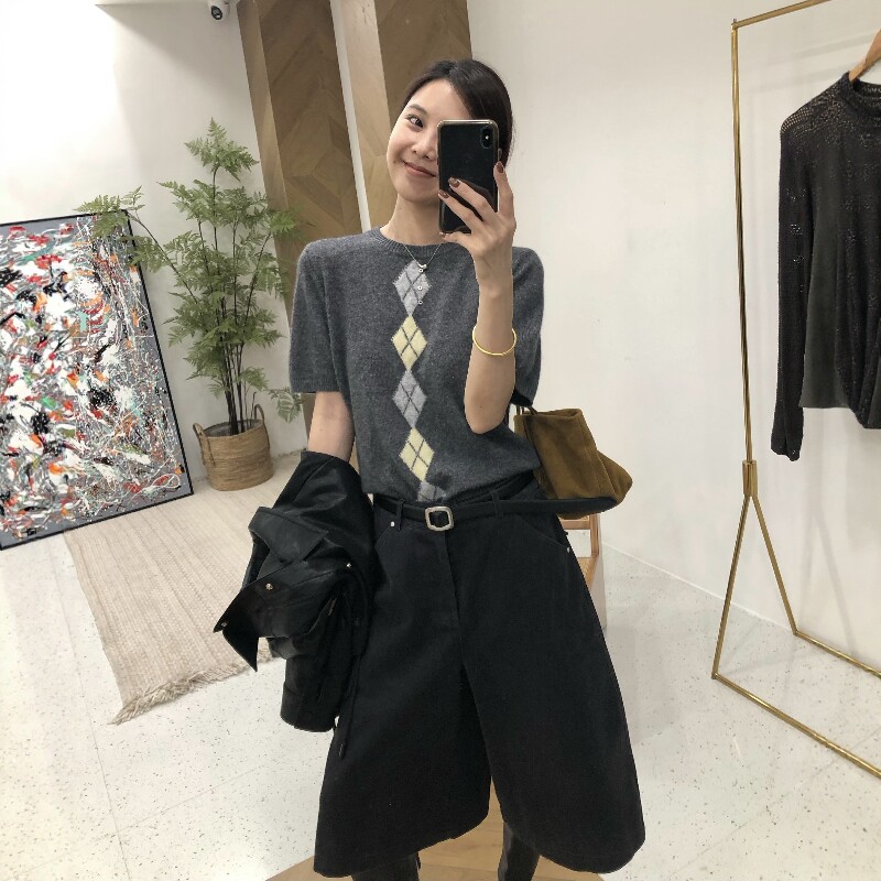 2026年秋季新款羊毛菱格针织短袖女洋气独特别致上衣复古毛衣外穿