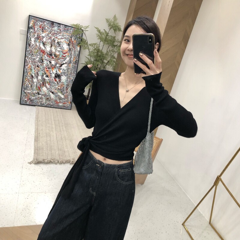2026秋季清冷感姐姐 氛围感v领针织衫女小众设计气质收腰绑带上衣