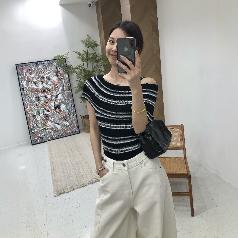 2026秋款条纹一字领上衣漏肩设计高级感短袖t恤女内搭紧身针织衫