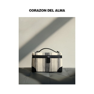 精致阿根廷头层牛皮熊猫黑白配色中号可双肩饭盒包XRL030 格物