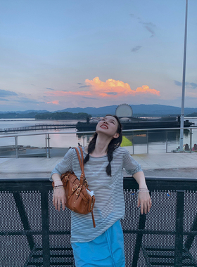 小个子清爽套装女夏日出游透感条纹防晒T恤蓝色直筒半身裙两件套
