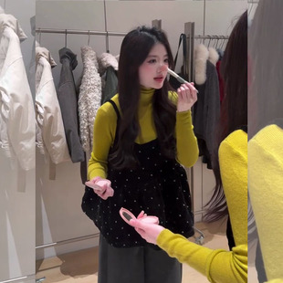 法式波点丝绒吊带上衣女2026春季姜黄色高领打底衫叠穿背心两件套