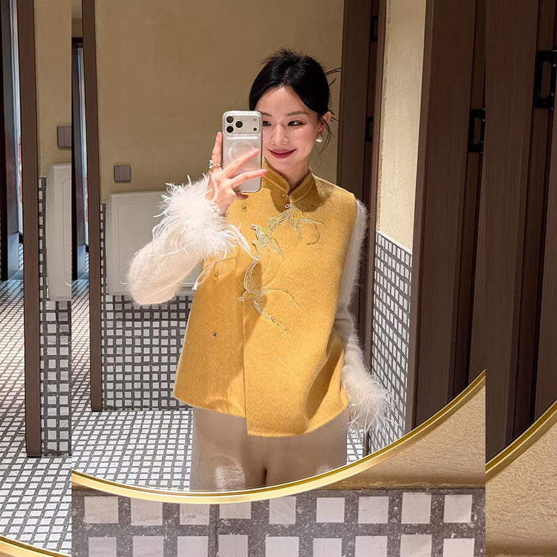 新中式国风立领刺绣马甲女2026春季盘扣黄色轻奢马夹唐装外套上衣