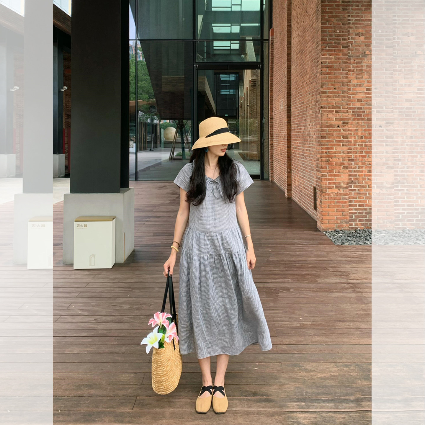 韩系度假风灰色细条纹气质连衣裙女夏季小个子绝美V领短袖中长裙