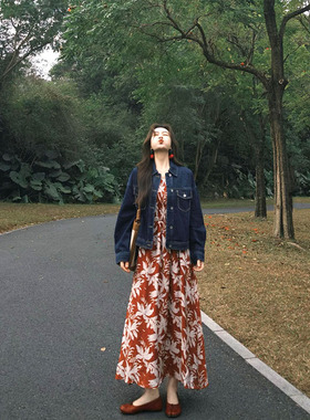 2026春季超火度假风连衣裙套装韩系牛仔外套红色印花吊带裙一整套