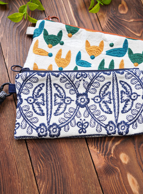 原创刺绣布艺手机包钱包女2025新款高级感小众设计手拿零钱包卡包