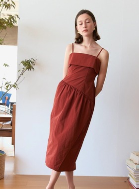 Te by frigidOrg 梦中红色小礼裙 宽边抹胸吊带连衣裙 拿捏松弛感