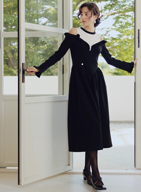 Te by frigidOrg 25秋冬新品 黑白撞色露肩花苞连衣裙 黑色小礼裙