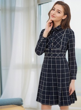 依念E家春秋款女裙气质网格系带叠褶收腰连衣裙EEOW82355A