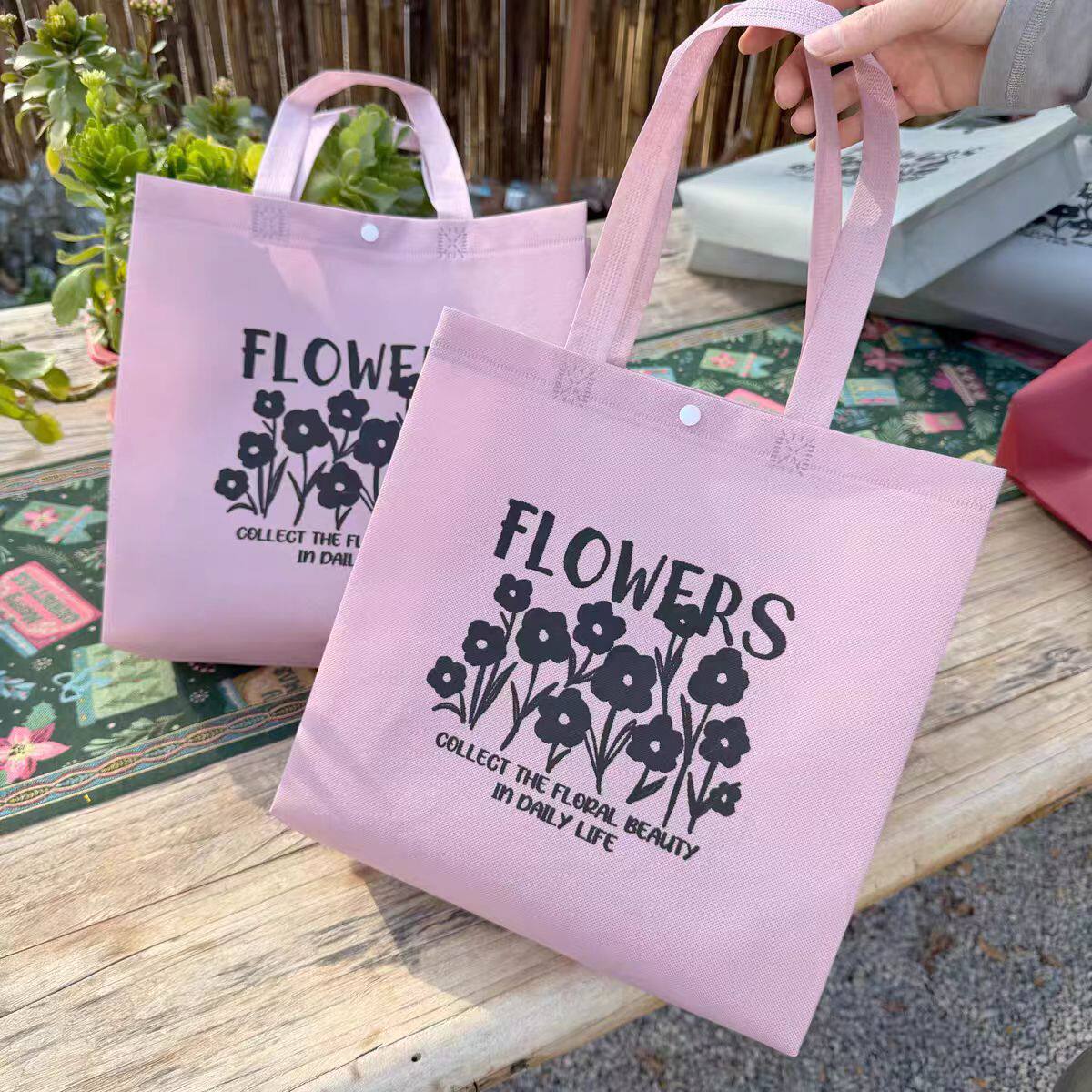 新款可爱高级无纺布袋子订做服装店袋网红手提女装购物袋定制logo