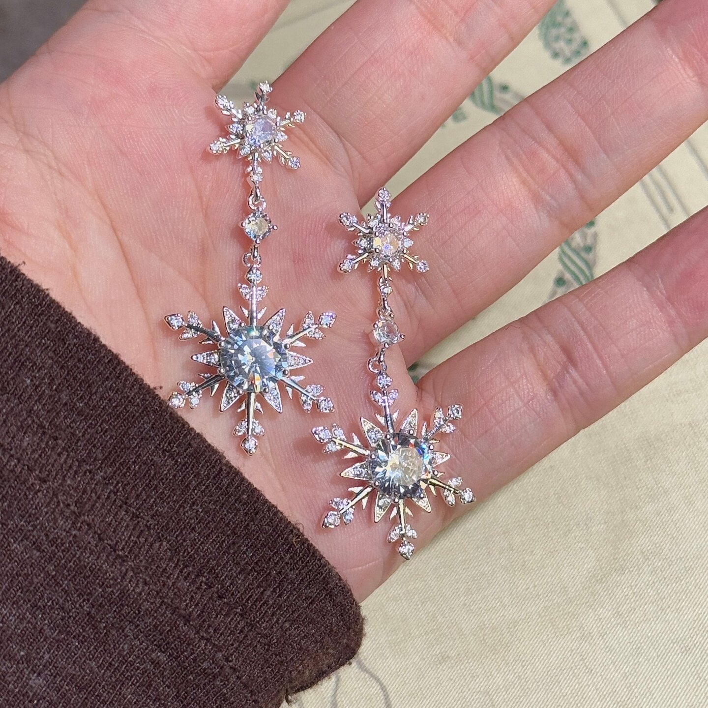 《雪地精灵》爆闪满钻雪花秋冬新年轻奢长款流苏耳钉耳饰耳环耳夹