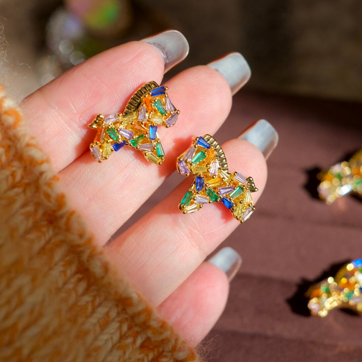 《彩韵小马》新年本命年轻奢精致爆闪彩色锆石耳钉耳夹耳饰耳环女