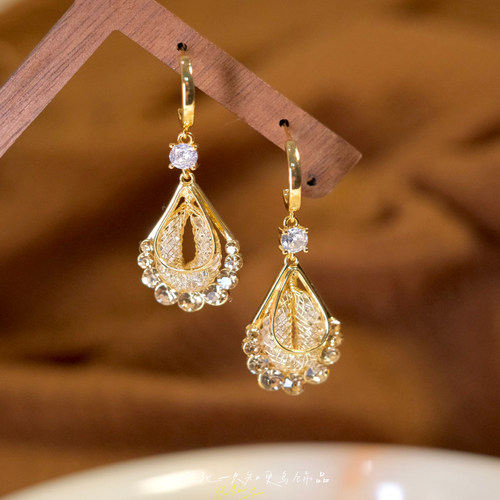复古优雅金色水滴镶钻耳环