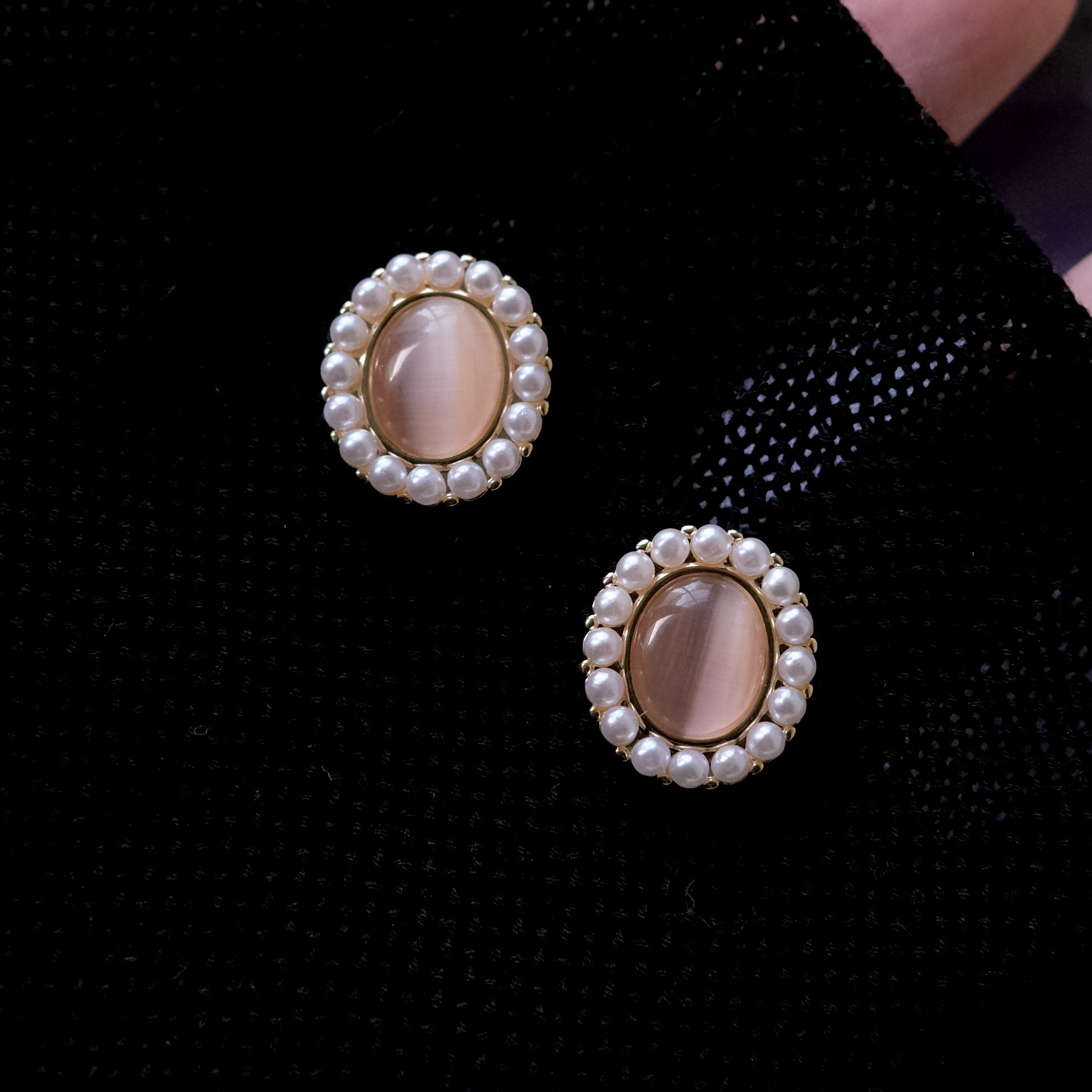 《胭脂海》复古港风气质高级感珍珠粉色猫眼石耳钉耳环蚊香盘耳夹