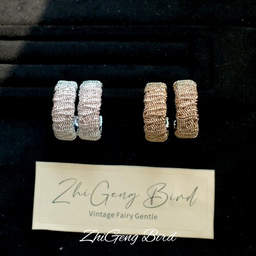 《丝丝缠》法式时髦简约褶皱银色咖啡金C形圈式耳夹耳饰耳钉耳环