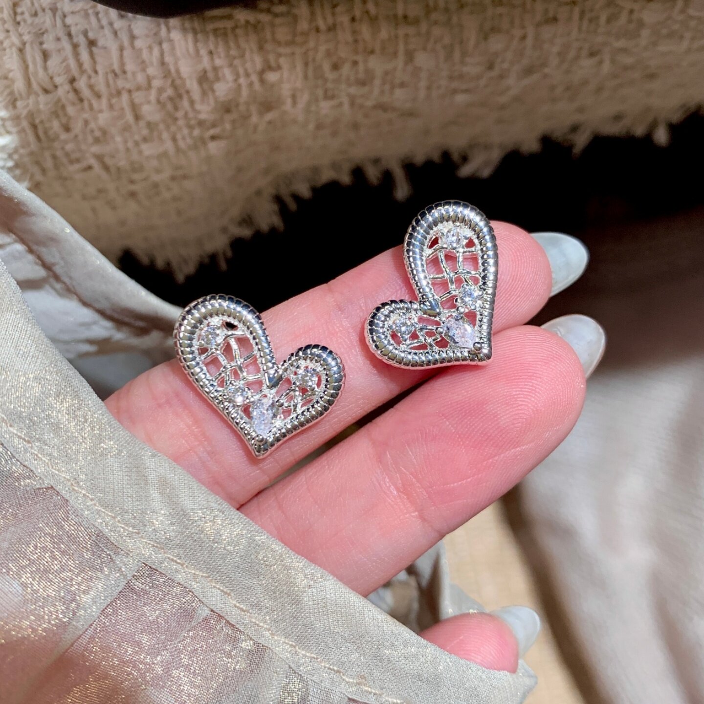 《怦然心动》轻奢法式银色蕾丝镂空镶钻爱心阻力耳夹耳饰耳钉耳环