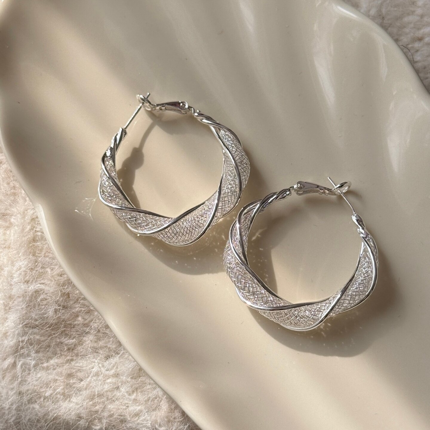 《织锦》法式冷淡风独特银色扭纹编织大耳圈耳夹耳饰耳环方圆脸女