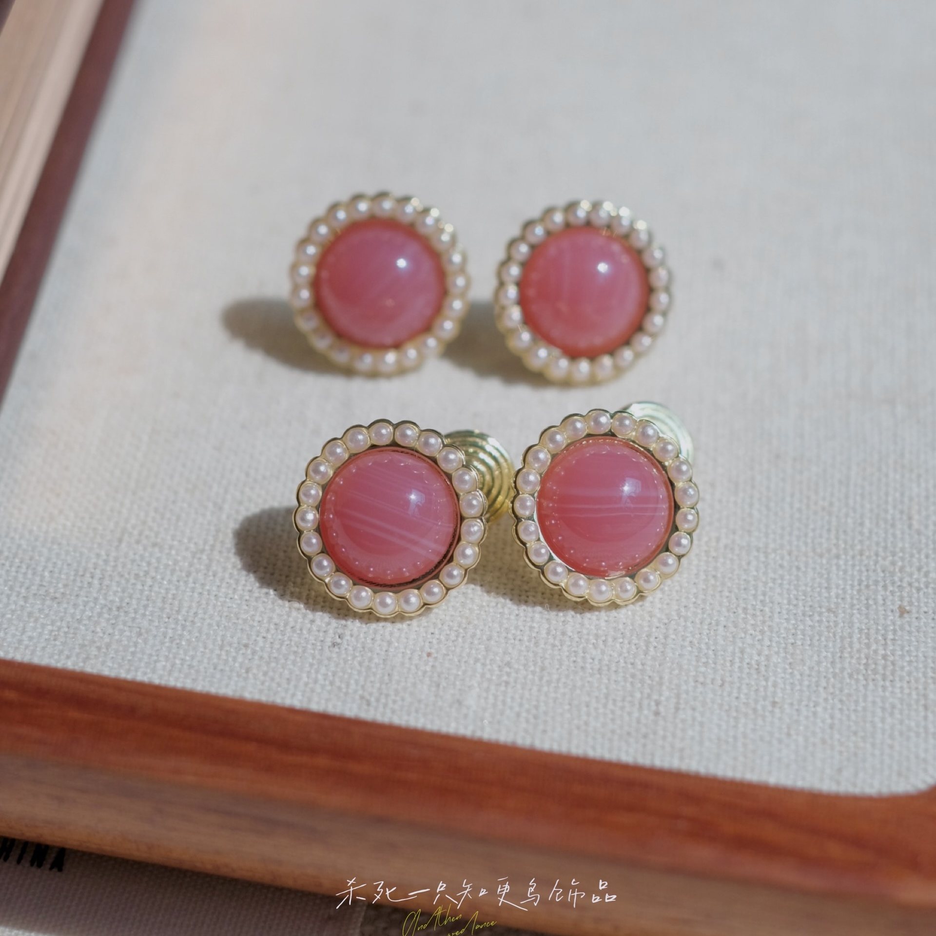 《荔枝冰酿》复古法式小巧温柔粉紫色圆形几何珍珠耳钉耳环耳夹女