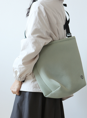 布谷森林女士单肩包休闲运动男女款日系网眼大容量水桶斜挎包B512