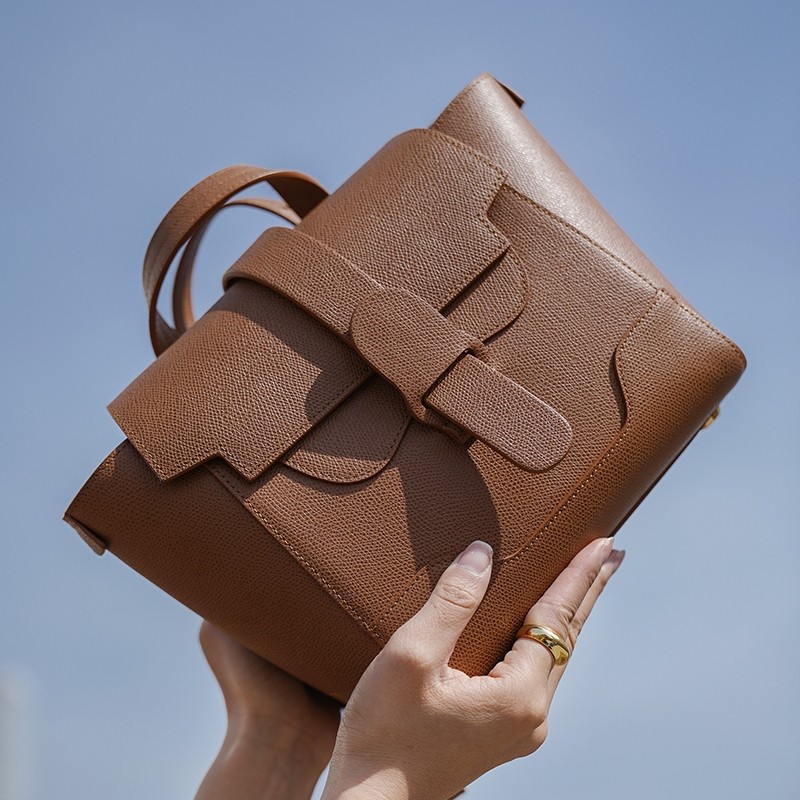 背包真皮双肩大师包2025新款小众手提斜跨单肩潮牛皮休闲两用女包