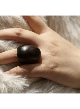 高级感戒指谁不爱 黑檀木实木质大戒指女个性时尚夸张 食指戒指